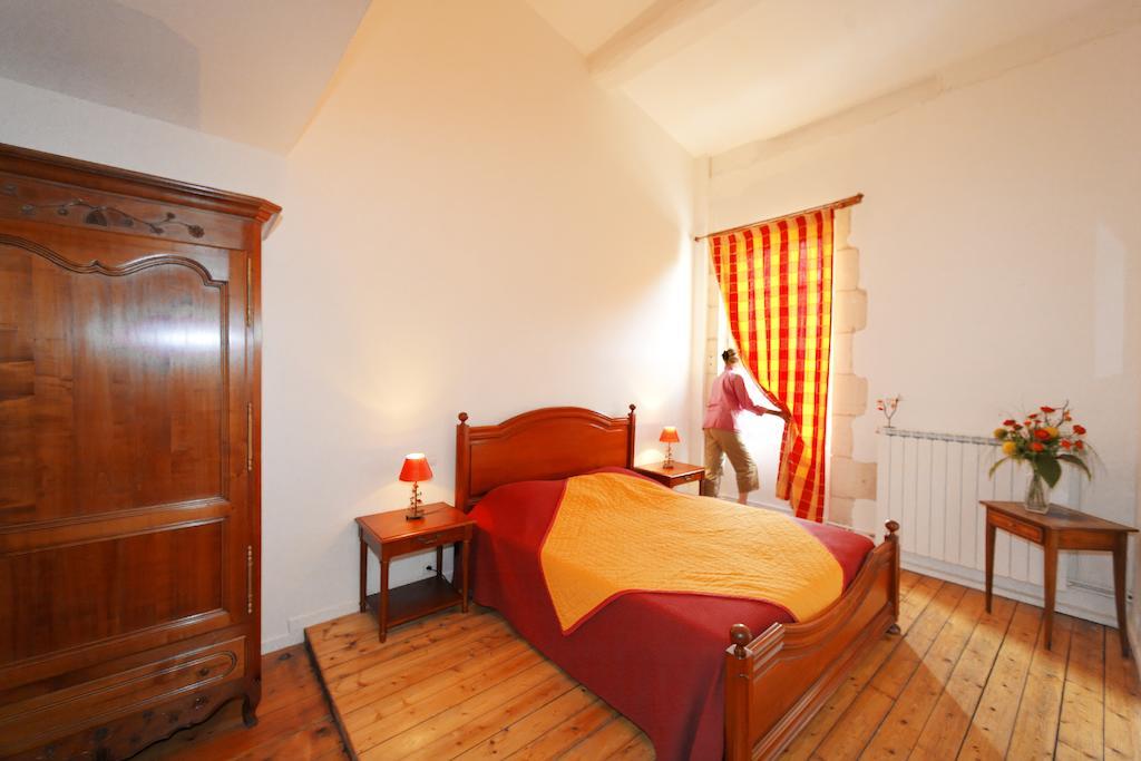 Chambres D'Hotes La Rive Mortagne-sur-Gironde Habitación foto